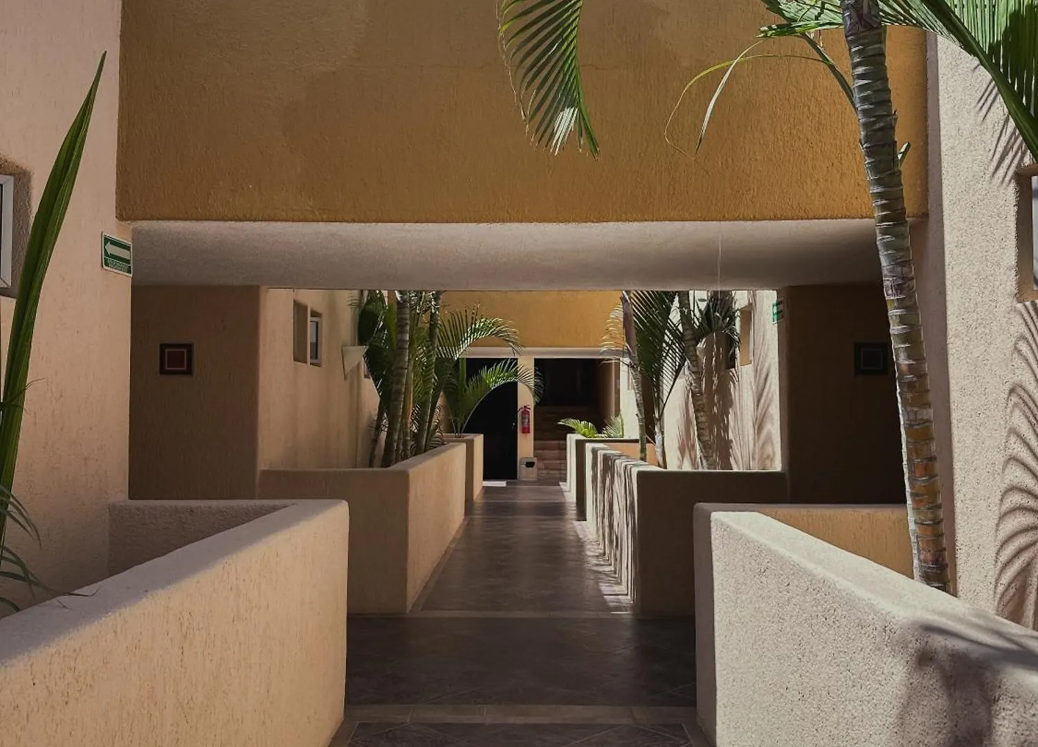 Hotel Los Patios Кабо-Сан-Лукас